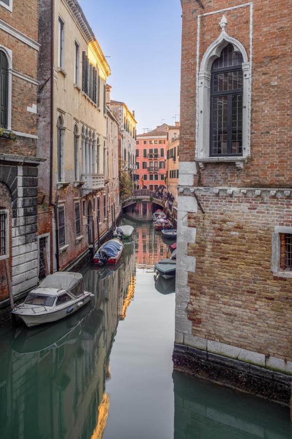 Miracoli Apartment With View On The Canal R&R Venedig Eksteriør billede